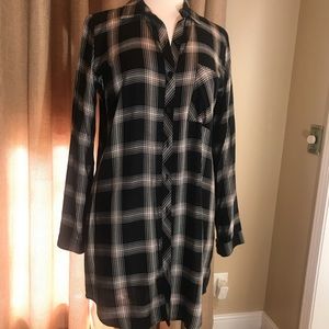 Forever 21 Black & White Plaid Button Down Top.